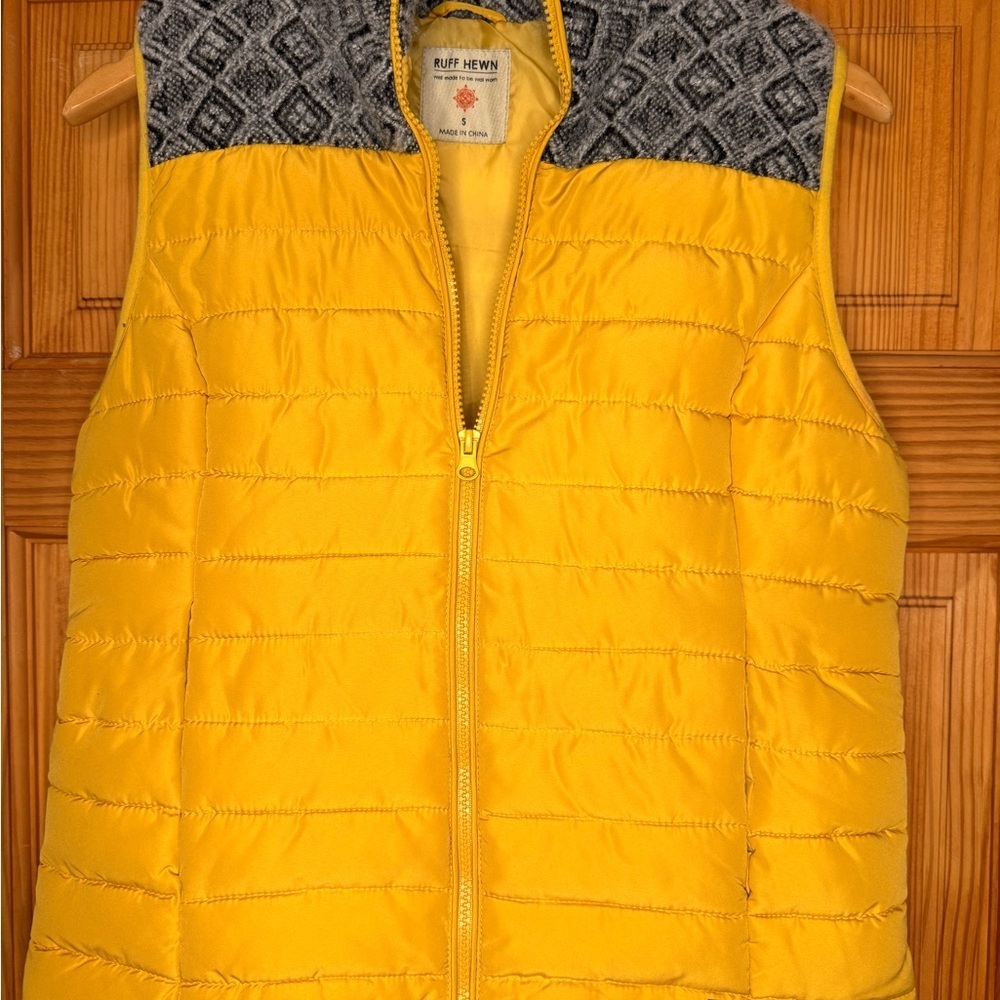 Ruff Hewn Women’s Mustard Yellow Puffer Vest Sweater Top Small